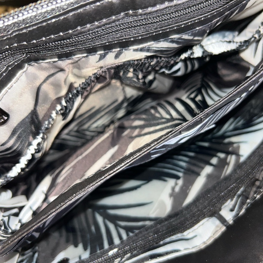 NWOT lug huddle quilted crossbody bag - Picture 7 of 13